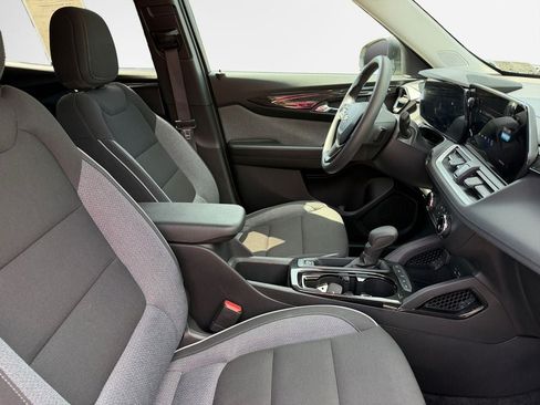 Used 2025 Chevrolet TrailBlazer LS w/ LS Convenience Package AWD/4WD image 27