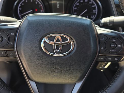 Certified 2022 Toyota Camry SE image 18