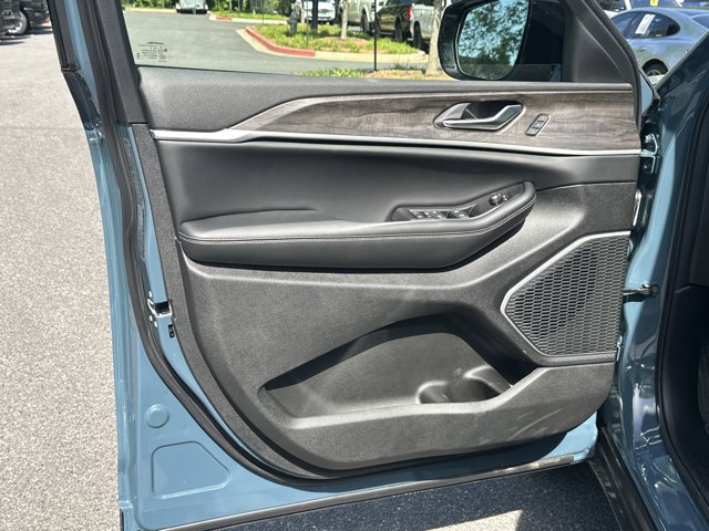 New 2026 Jeep Grand Cherokee Limited w/ Luxury Tech Group II RWD image 11