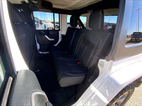 Used 2018 Jeep Wrangler Unlimited Sahara image 20