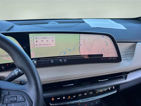 Used 2024 Cadillac XT4 Premium Luxury w/ Technology Package FWD image 23