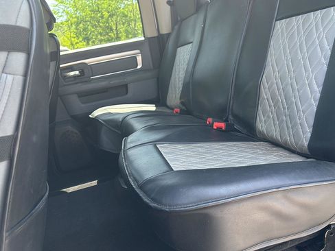 Used 2018 RAM 1500 SLT image 10