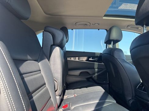 Used 2019 Kia Sorento SX w/ SX Touring Package image 27
