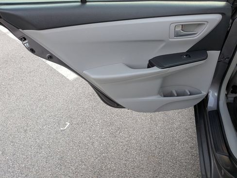 Used 2015 Toyota Camry LE FWD image 22
