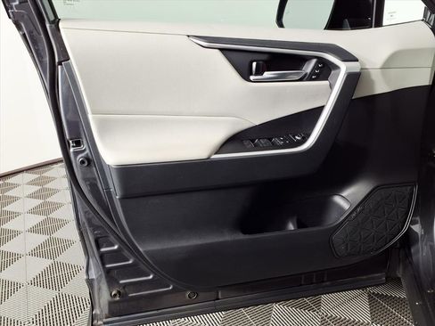 Used 2023 Toyota RAV4 XLE Premium image 16