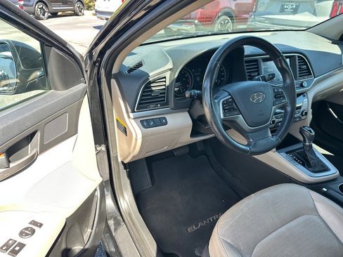 Used 2017 Hyundai Elantra Limited image 5