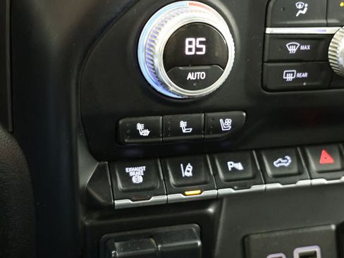 Used 2020 GMC Sierra 2500 AT4 w/ AT4 Premium Package AWD/4WD image 9