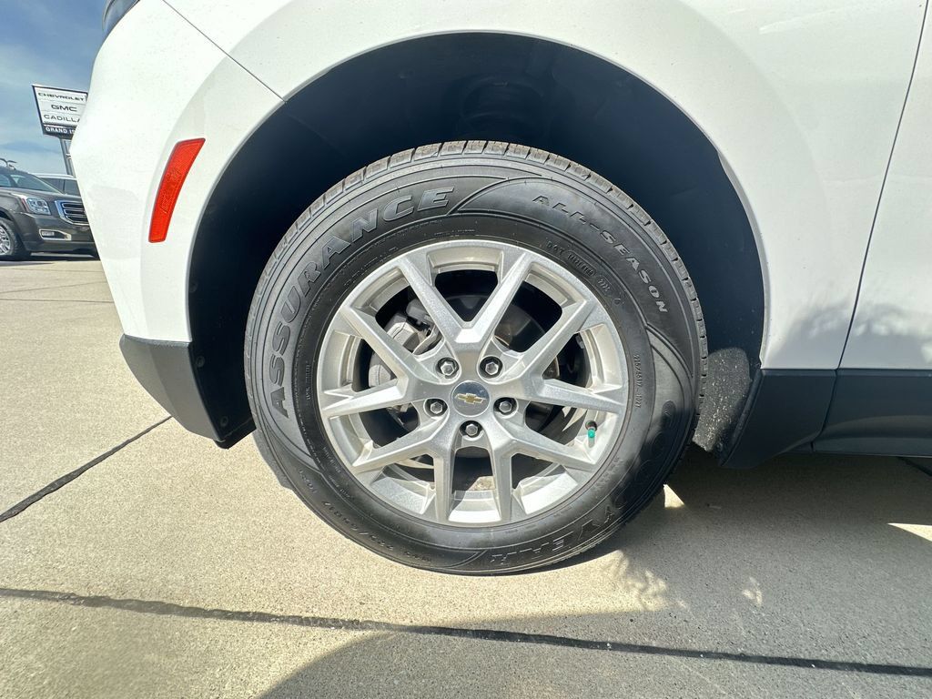 Certified 2024 Chevrolet Equinox LS w/ LS Convenience Package AWD/4WD image 32