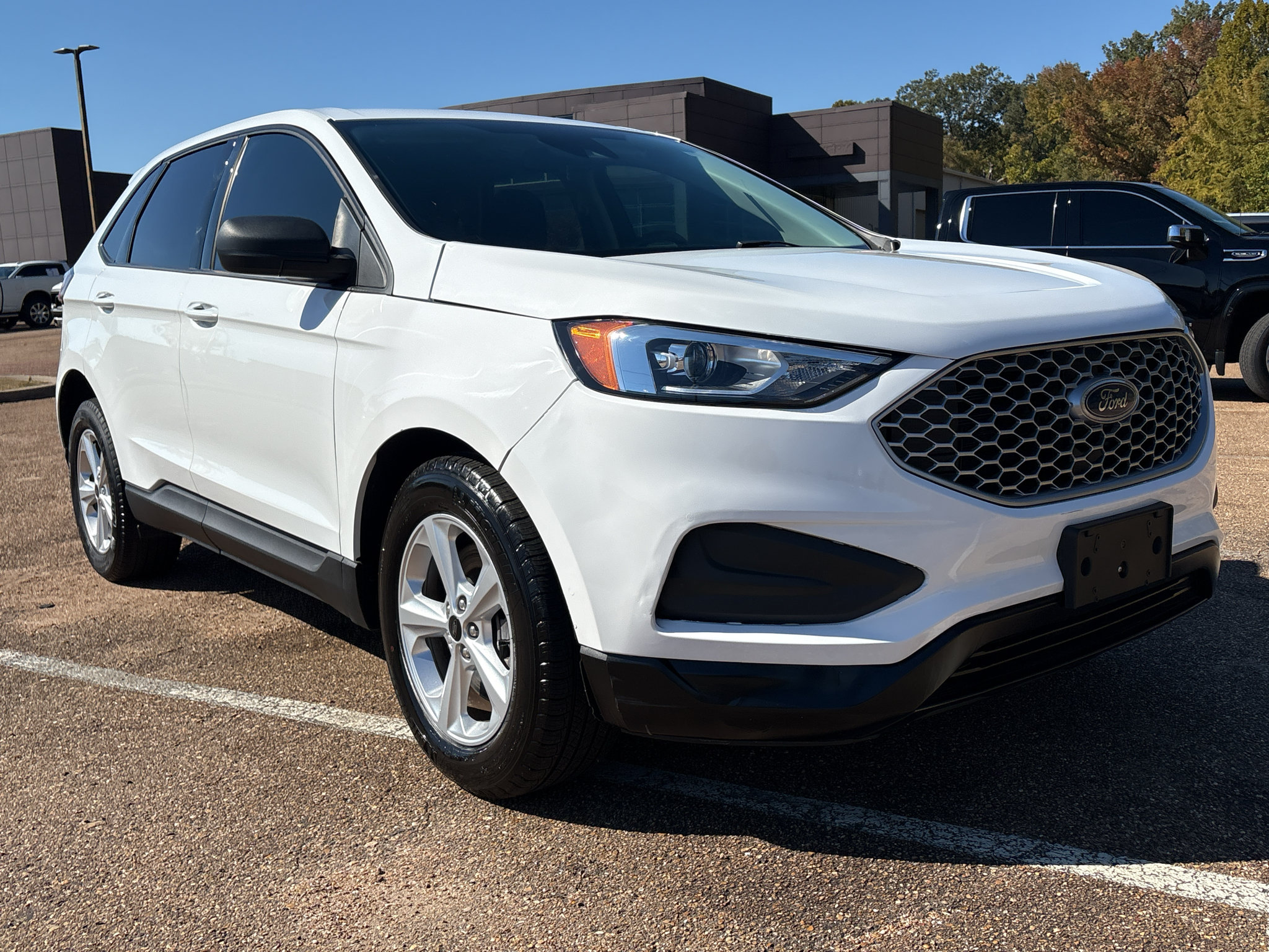 Used 2024 Ford Edge SE AWD/4WD image 3