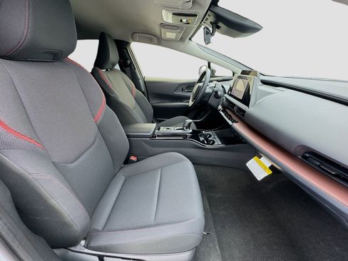 Used 2025 Toyota Prius Plug-In Hybrid FWD image 18