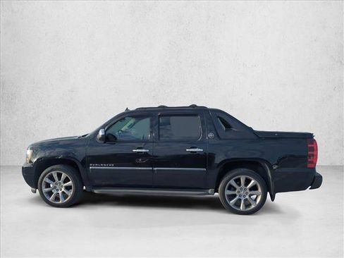 Used 2013 Chevrolet Avalanche LTZ image 5