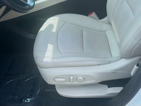 Used 2024 Buick Enclave Essence w/ Sport Touring Edition FWD image 17