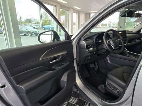 Used 2025 Toyota Grand Highlander XLE image 18