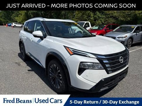 Certified 2024 Nissan Rogue Platinum w/ Platinum Premium Package AWD/4WD image 1