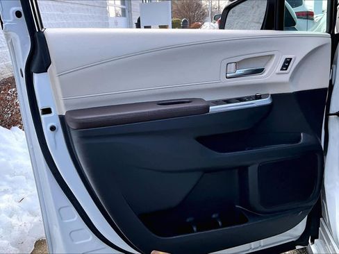 Used 2022 Toyota Sienna Platinum image 22