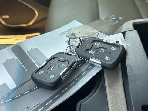 Used 2019 GMC Yukon SLT w/ Open Road Package AWD/4WD image 6