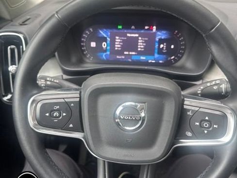 Used 2024 Volvo XC40 B5 Plus w/ Protection Package Premier AWD/4WD image 9