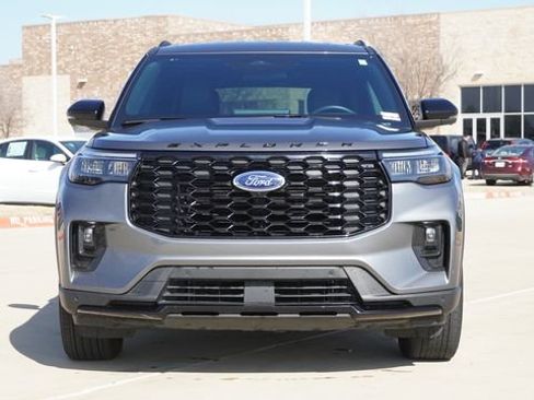 Used 2025 Ford Explorer ST-Line image 2