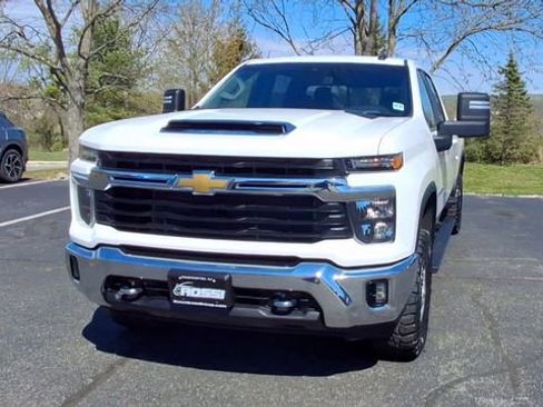 Certified 2025 Chevrolet Silverado 3500 LT w/ Convenience Package AWD/4WD image 4