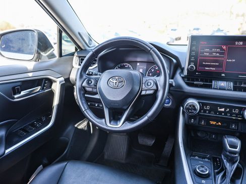 Used 2022 Toyota RAV4 XLE Premium AWD/4WD image 5