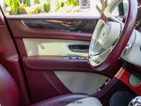 Used 2019 Bentley Bentayga image 62
