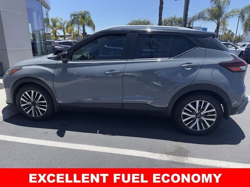 Used 2022 Nissan Kicks SV FWD image 2