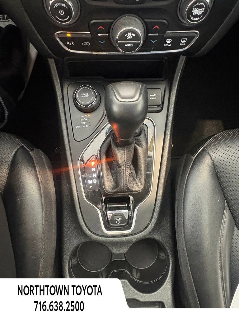 Used 2022 Jeep Cherokee Limited AWD/4WD image 23