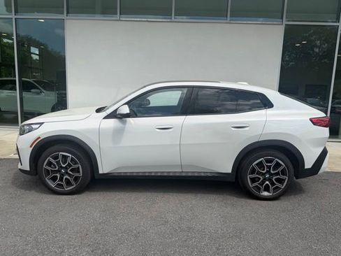 Used 2025 BMW X2 xDrive28i w/ Premium Package AWD/4WD image 2