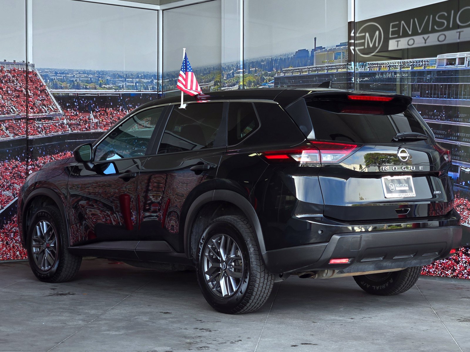Used 2024 Nissan Rogue S AWD/4WD image 6