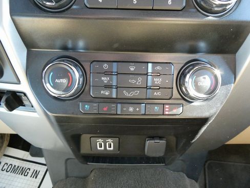 Used 2020 Ford F150 Lariat image 28