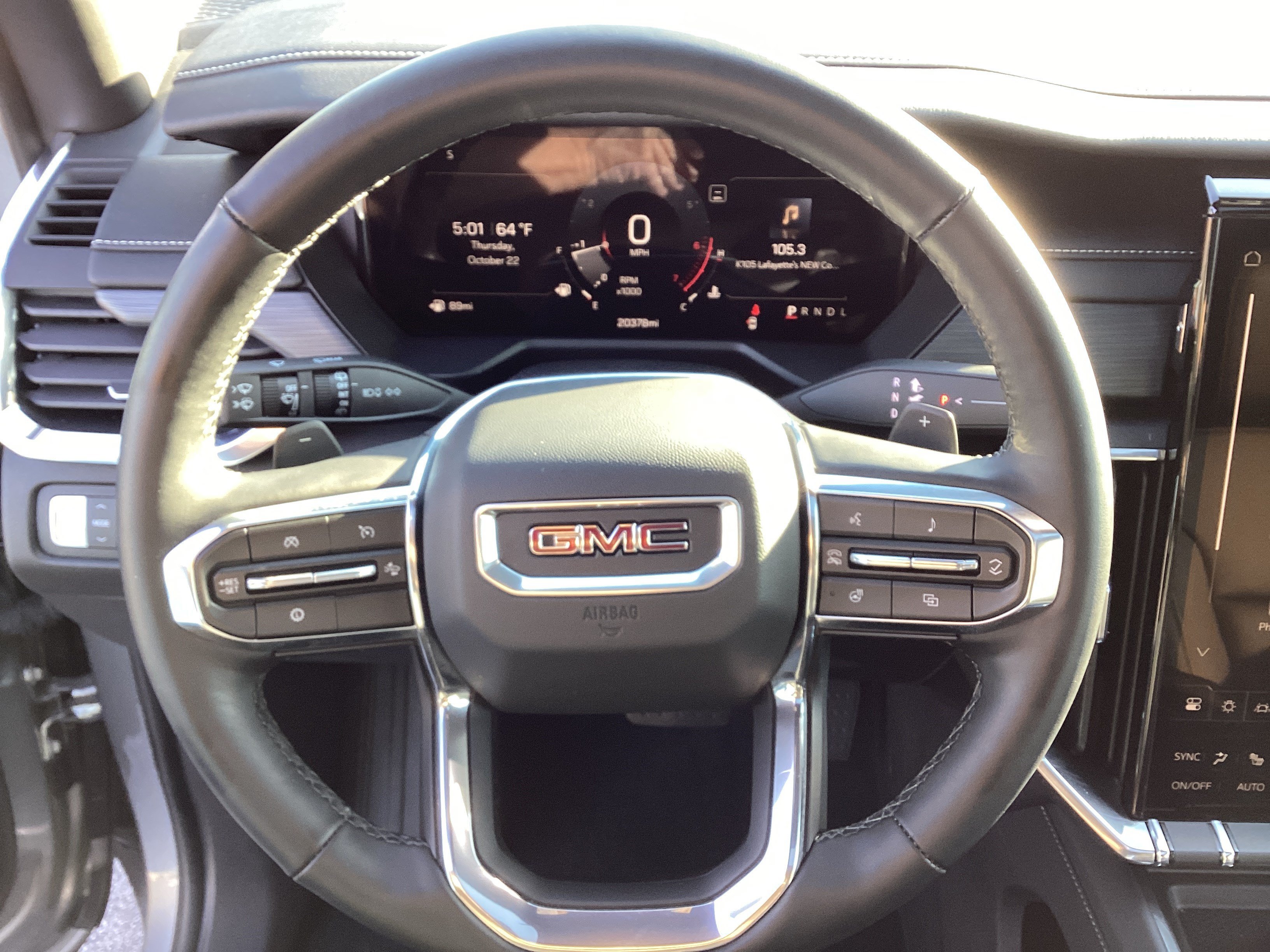 Used 2026 GMC Acadia Elevation w/ Elevation Premium Package FWD image 18