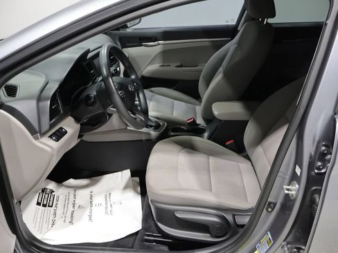 Used 2019 Hyundai Elantra SE FWD image 9