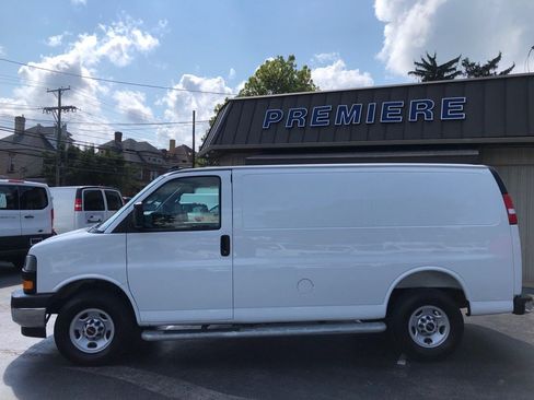 Used 2025 GMC Savana 2500 w/ Driver Convenience Package RWD image 3