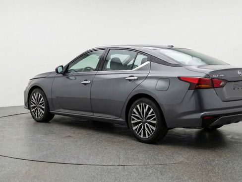 Used 2025 Nissan Altima 2.5 SV FWD image 6