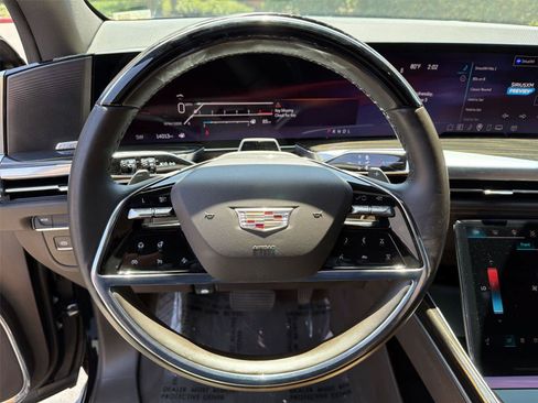 Used 2025 Cadillac Escalade Premium Luxury RWD image 16