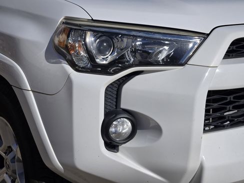 Used 2016 Toyota 4Runner SR5 image 12