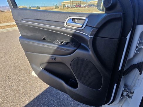 Used 2022 Jeep Grand Cherokee Limited image 17