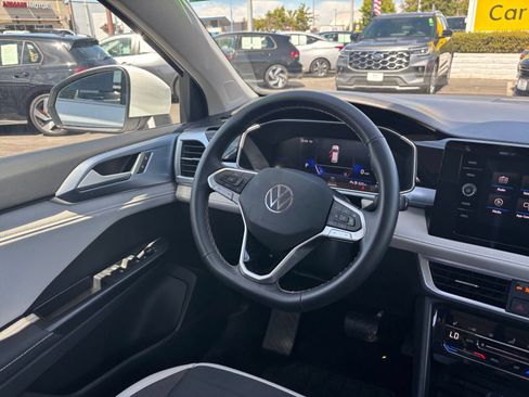 Used 2026 Volkswagen Taos SE AWD/4WD image 34
