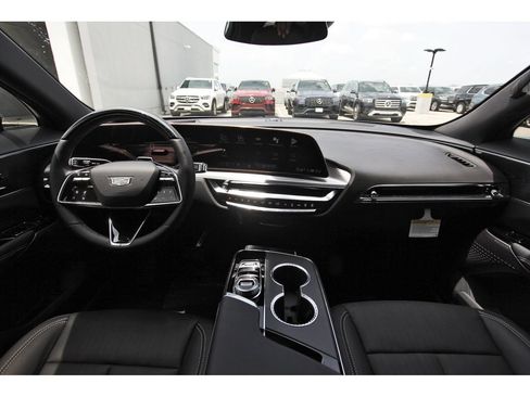 New 2026 Cadillac Lyriq Luxury AWD/4WD image 9