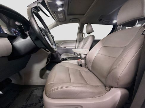 Used 2020 Toyota Sienna XLE w/ XLE Navigation Package FWD image 22