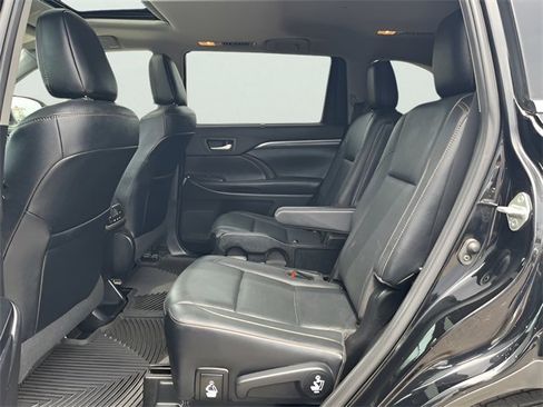 Used 2019 Toyota Highlander Limited image 31