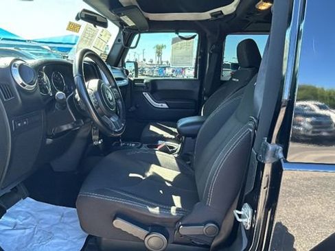 Used 2017 Jeep Wrangler Rubicon w/ Connectivity Group AWD/4WD image 16