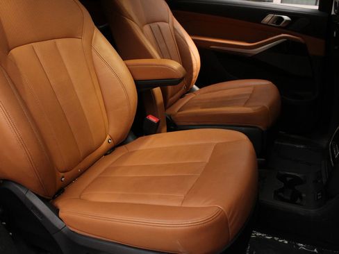 Used 2020 BMW X7 xDrive40i w/ Premium Package image 24