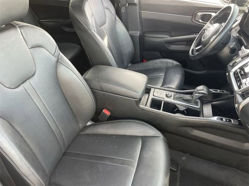 Certified 2022 Kia Sorento S image 10