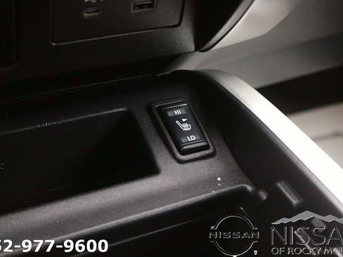 Used 2021 Nissan Titan SL w/ Moonroof Package AWD/4WD image 23