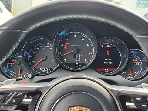 Used 2018 Porsche Cayenne Platinum Edition image 35