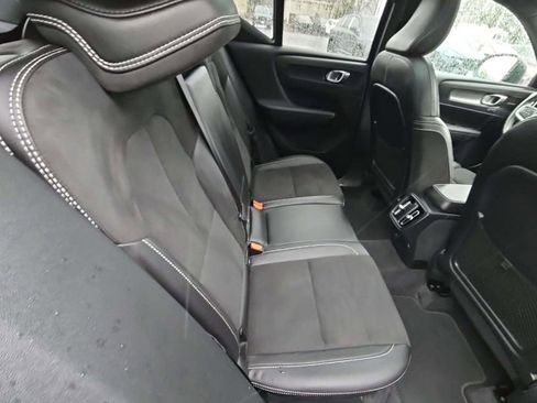 Used 2019 Volvo XC40 T5 R-Design image 18