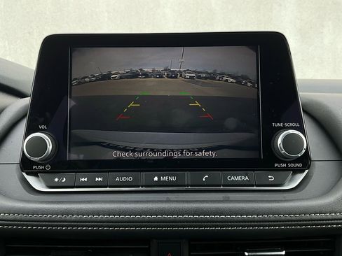 Used 2025 Nissan Rogue SV image 31