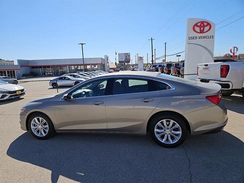 Used 2024 Chevrolet Malibu LT image 2