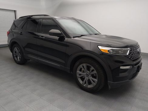 Used 2021 Ford Explorer XLT w/ Equipment Group 202A RWD image 11